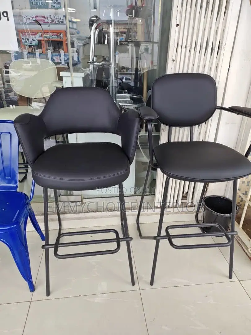 Tulip Shell Leather Bar Stool With Armrests