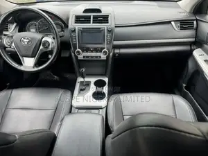 Toyota Camry SE 4dr Sedan (2.5L 4cyl 6A) 2014 Gray