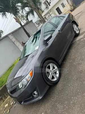 Toyota Camry SE 4dr Sedan (2.5L 4cyl 6A) 2014 Gray