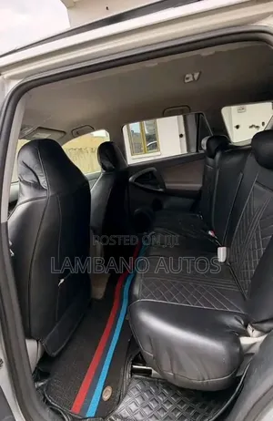Toyota RAV4 2011 Silver