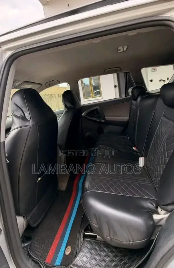 Toyota RAV4 2011 Silver