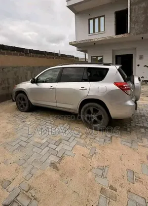 Toyota RAV4 2011 Silver