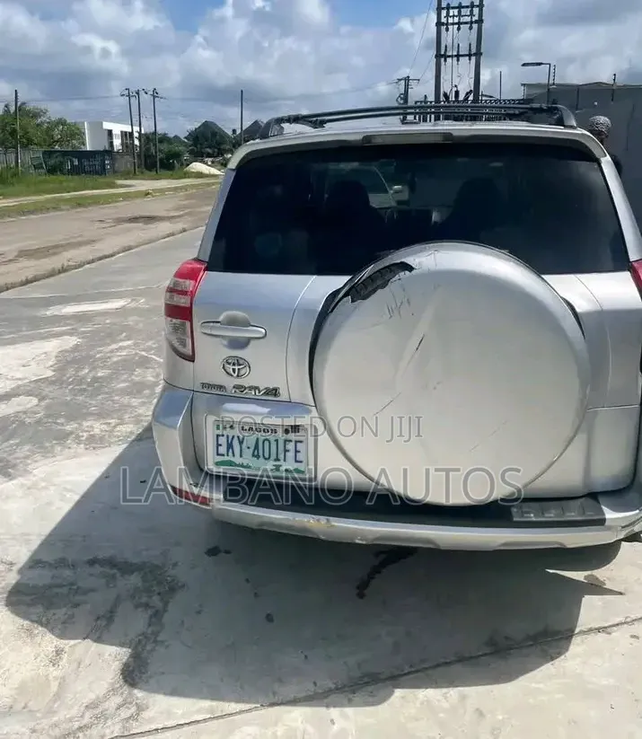 Toyota RAV4 2011 Silver