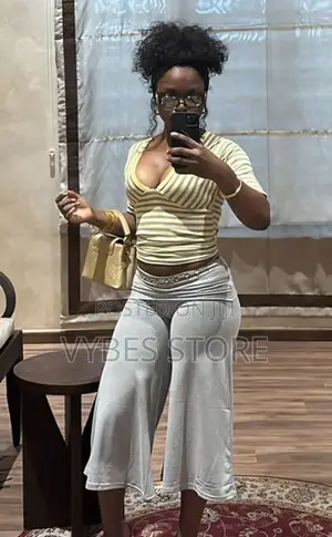 Yellow Slim-Fit v-Neck Batwing Sleeve T-Shirt With Grey Guacho Pants