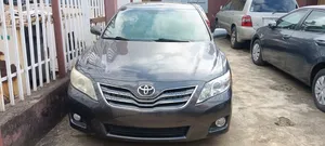 Toyota Camry XLE 4dr Sedan (2.5L 4cyl 6AM) 2010 Gray