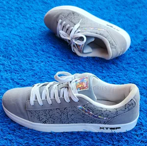 Akube/Thrift Men Sneaker