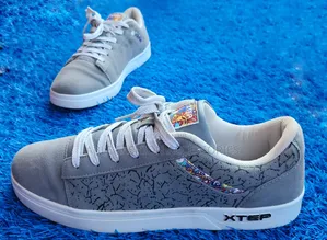 Akube/Thrift Men Sneaker