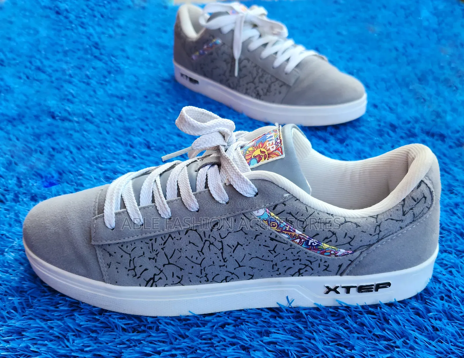 Akube/Thrift Men Sneaker
