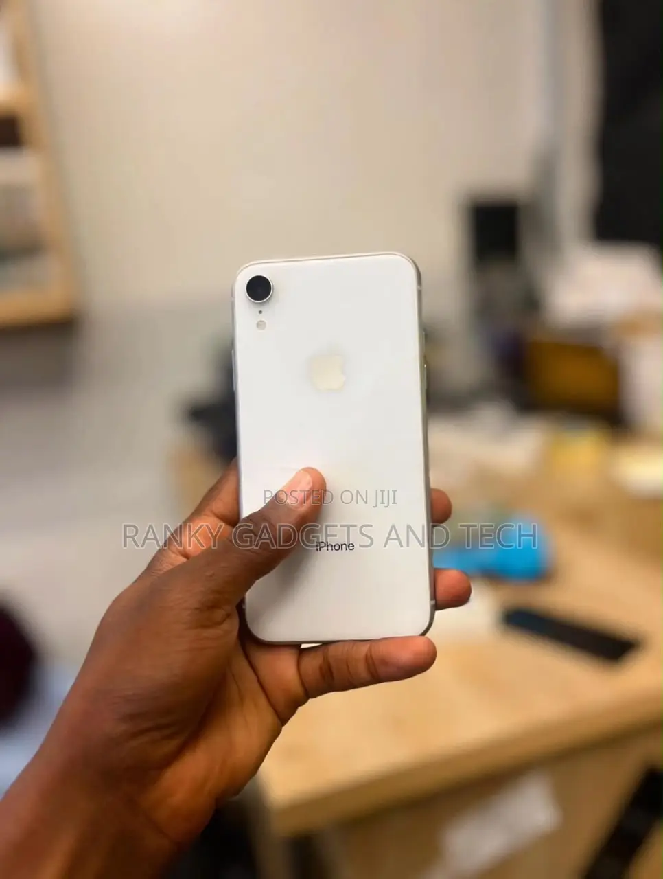 Apple iPhone XR 64 GB White