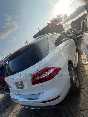 Mercedes-Benz M Class ML350 4MATIC 4dr SUV AWD (3.5L 6cyl 7A) 2014