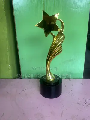 Round Base Trophy (Star)