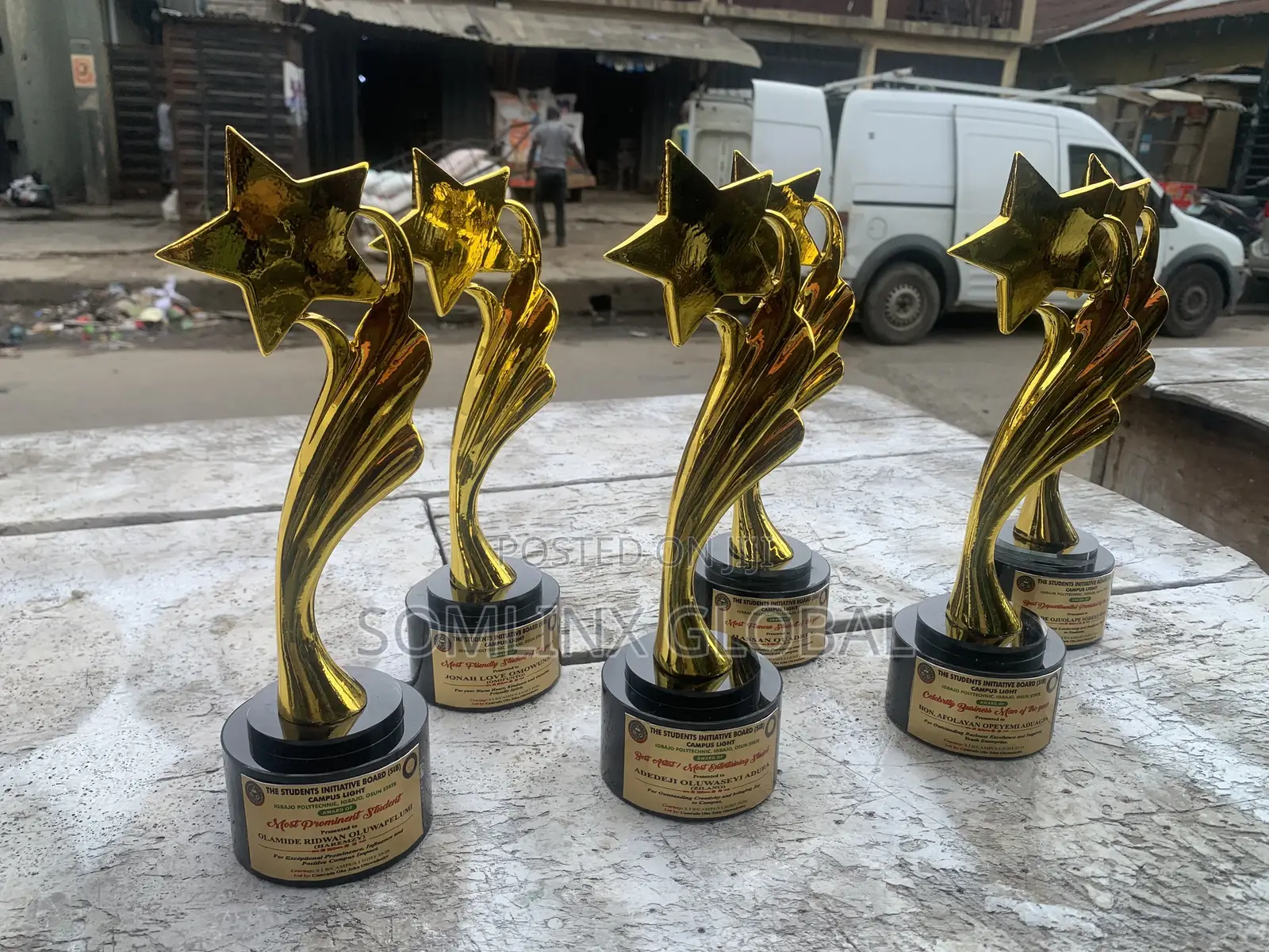 Round Base Trophy (Star)