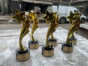 Round Base Trophy (Star)