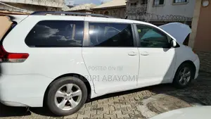 Toyota Sienna XLE 8 Passenger 2012 White