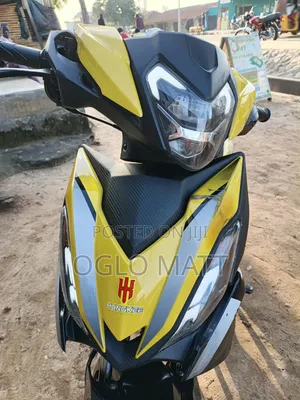 Husqvarna Supermoto 2025 Yellow