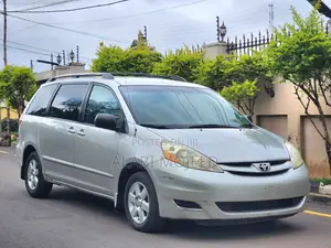 Toyota Sienna LE 2008 Silver