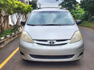 Toyota Sienna LE 2008 Silver