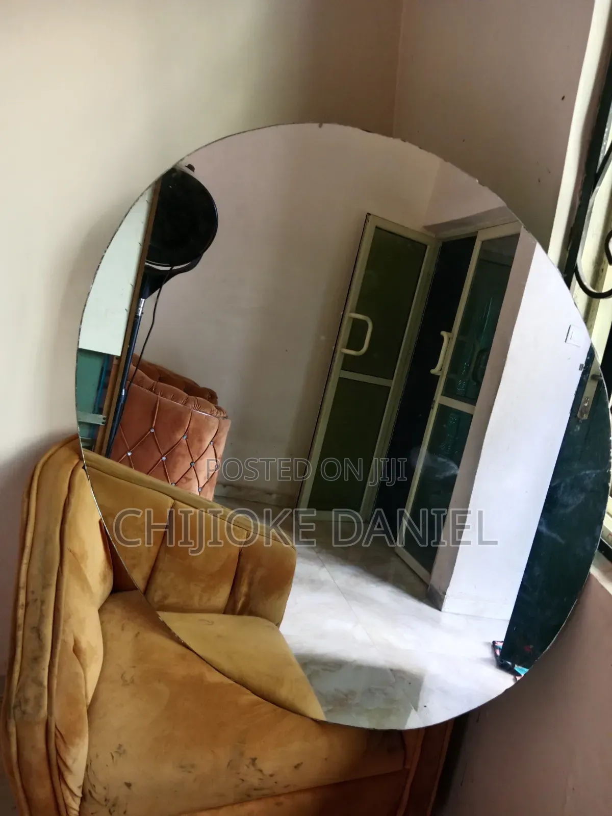 Modern Frame Round Wall Mirror – Clean Sleek Design