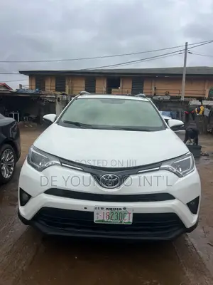 Toyota RAV4 XLE AWD (2.5L 4cyl 6A) 2016 White