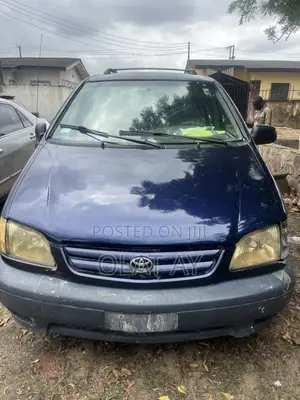 Toyota Sienna 2000 Blue