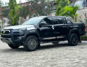 New Toyota Hilux 2025 Black