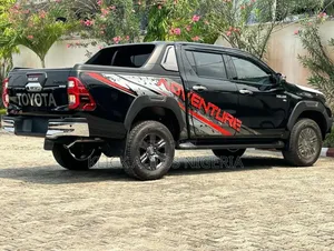 New Toyota Hilux 2025 Black