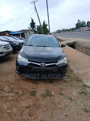 Toyota Camry SE 4dr Sedan (2.5L 4cyl 6A) 2017