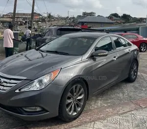 Hyundai Sonata Limited 2.0T Sedan (2.0L 4cyl 6A) 2012 Gray