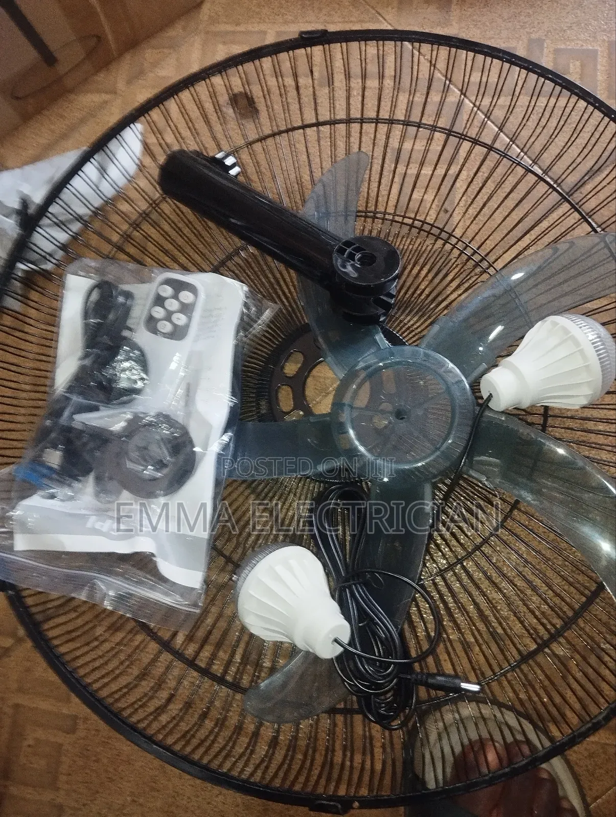 Solar 18 Inches SOLAR Rechargeable Fan