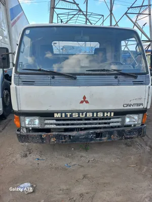 Mitsubishi Fuso Rosa 1986 White