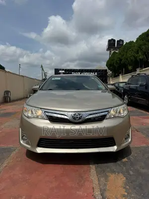 Toyota Camry 2014 Gold