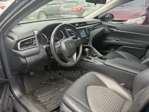 Toyota Camry SE FWD (2.5L 4cyl 8AM) 2018 Blue