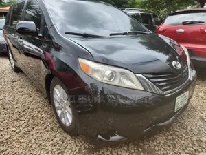 Toyota Sienna 2011 Black