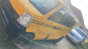 Suzuki APV Minibus 2010 Yellow