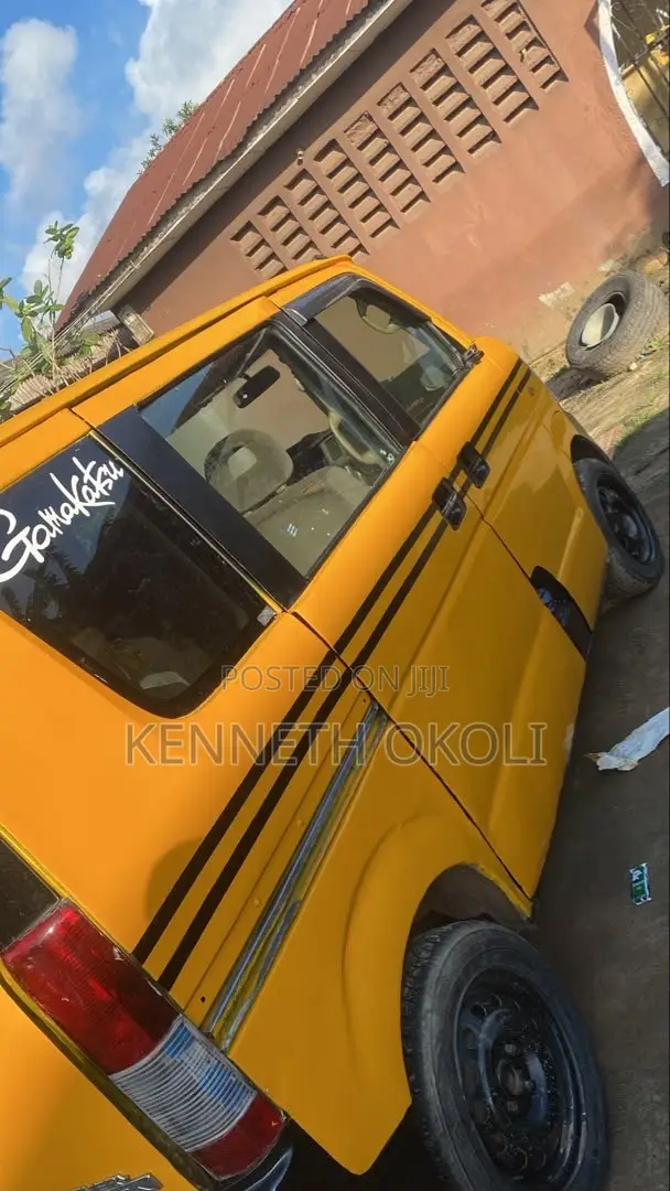 Suzuki APV Minibus 2010 Yellow
