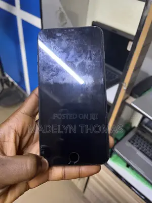 Apple iPhone 7 Plus 32 GB Black
