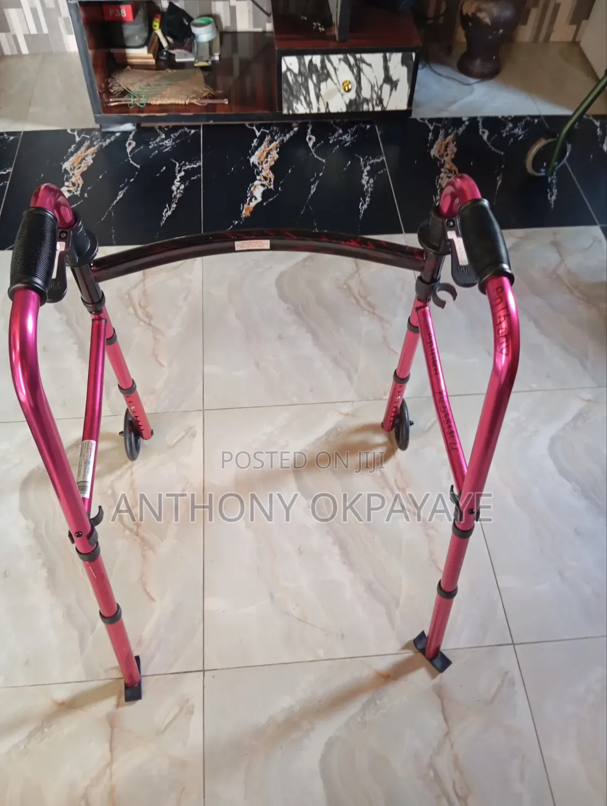 Adjustable Walking Aid