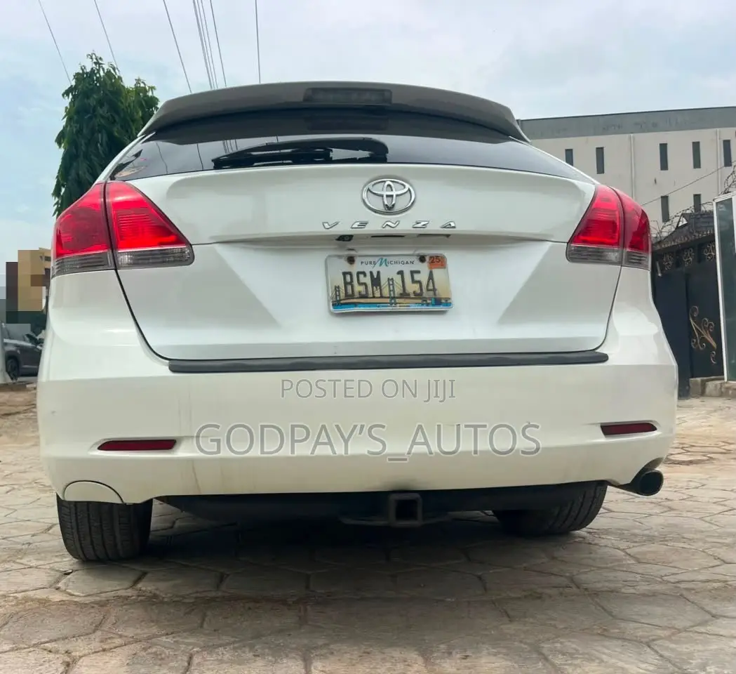 Toyota Venza XLE 2011 White