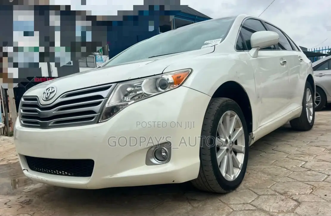 Toyota Venza XLE 2011 White