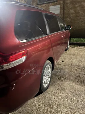 Toyota Sienna XLE 7-Passenger 4dr Minivan AWD (3.5L 6cyl 6A) 2014