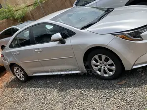 Toyota Corolla LE 2021 Silver