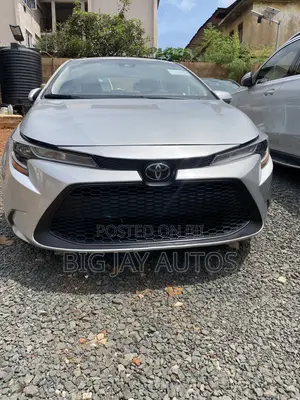 Toyota Corolla LE 2021 Silver