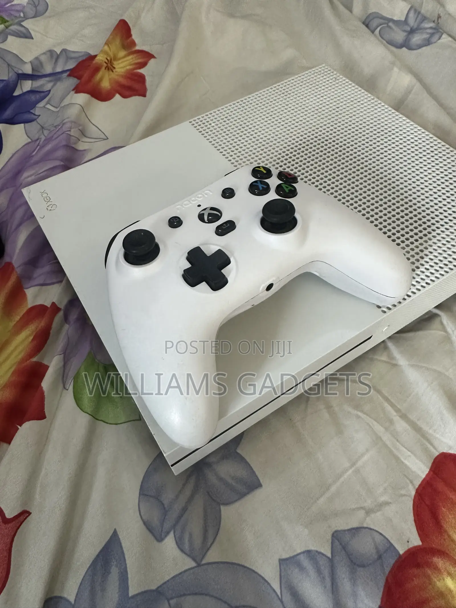 Xbox One S 1tb || One Wired Pad || Games Installed 