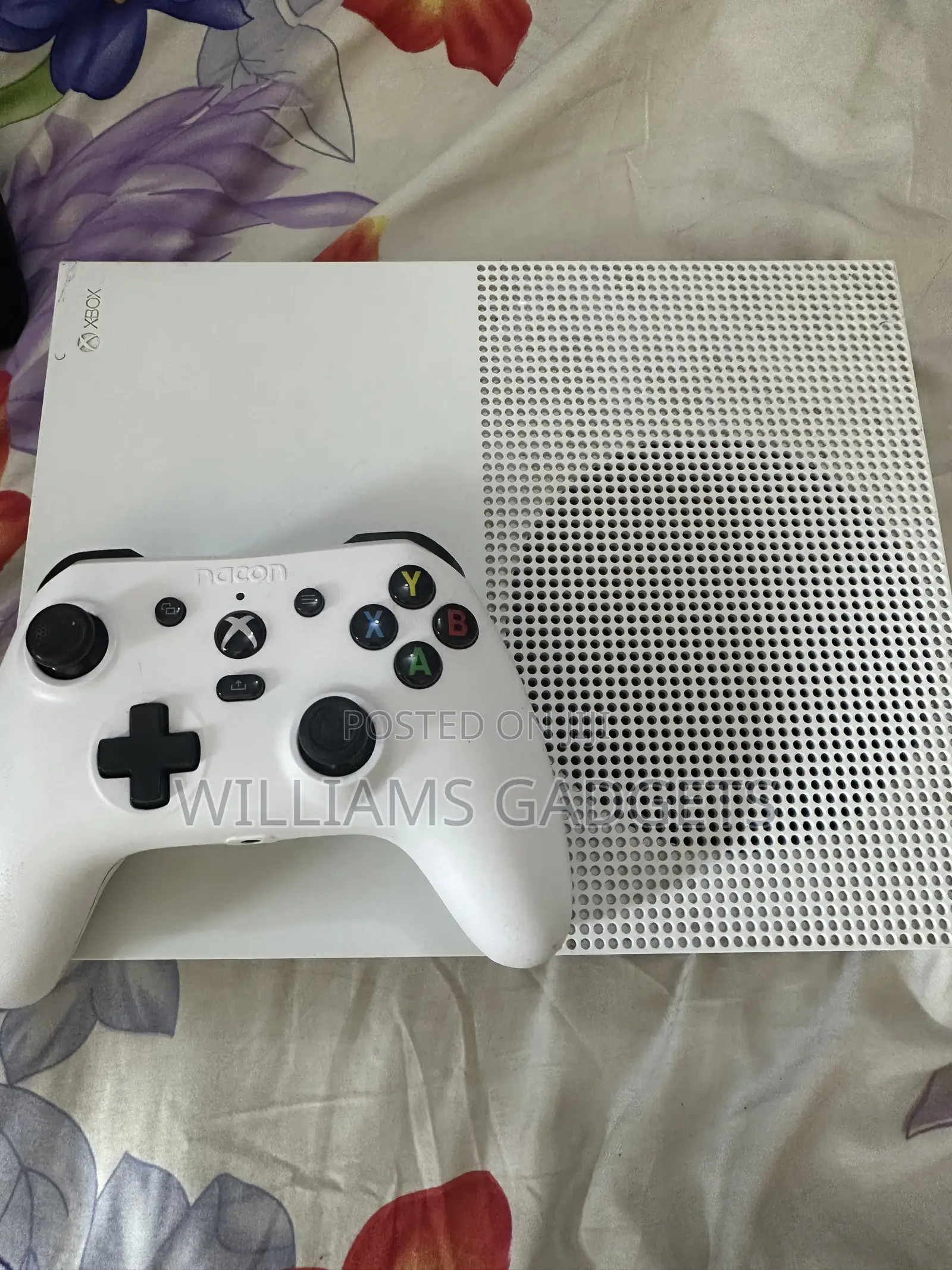 Xbox One S 1tb || One Wired Pad || Games Installed 
