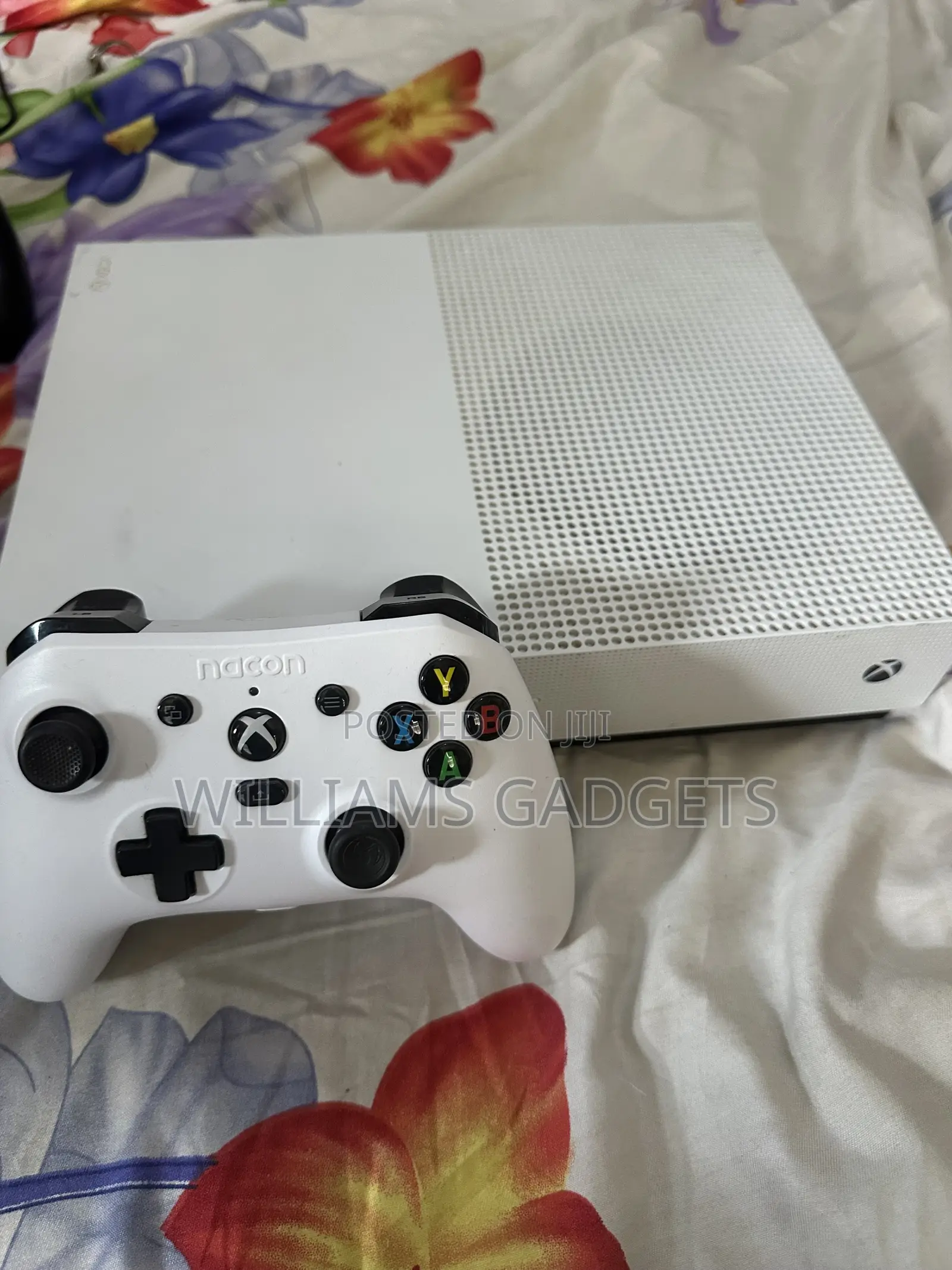 Xbox One S 1tb || One Wired Pad || Games Installed 
