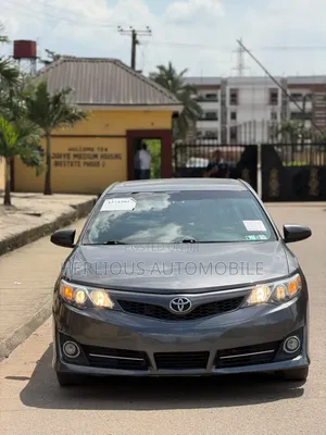 Toyota Camry SE 4dr Sedan (2.5L 4cyl 6A) 2014 Gray