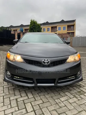 Toyota Camry SE 4dr Sedan (3.5L 6cyl 6A) 2014 Gray