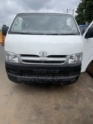 Toyota Grand HiAce 2002 White