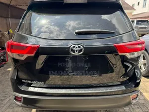 Toyota Highlander LE 4x2 (2.7L 4cyl 6A) 2018 Black