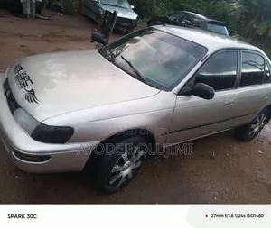 Toyota Corolla 1998 Gold